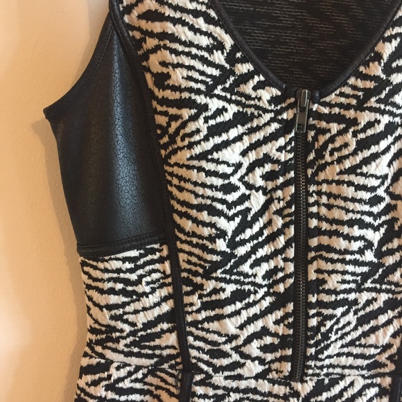 Jessica Simpson | Zebra Print Dress | Small - Picture 4 of 4